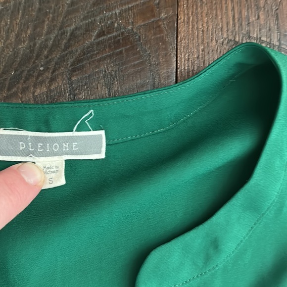 Green Blouse - Picture 2 of 4